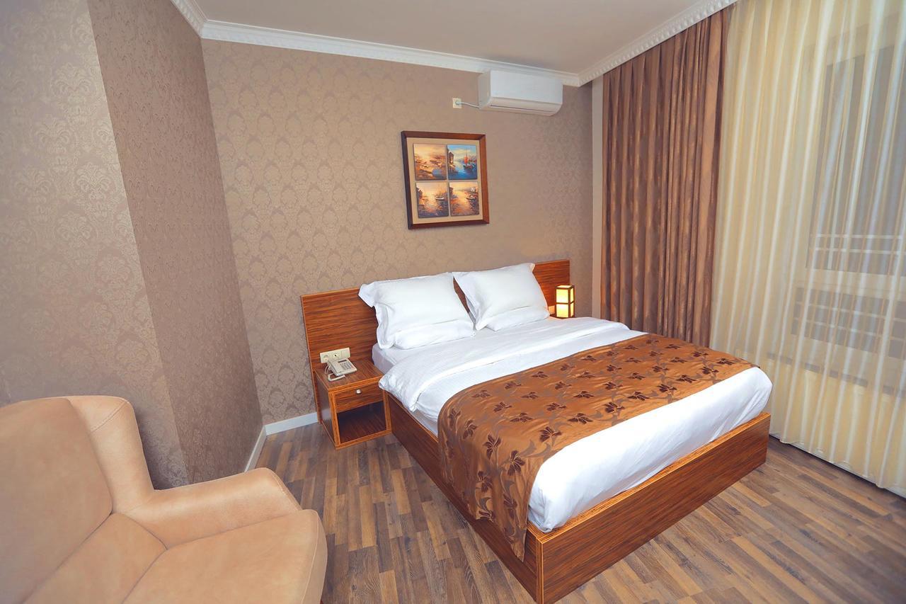 Hotel Pinocchio Приштина Екстер'єр фото