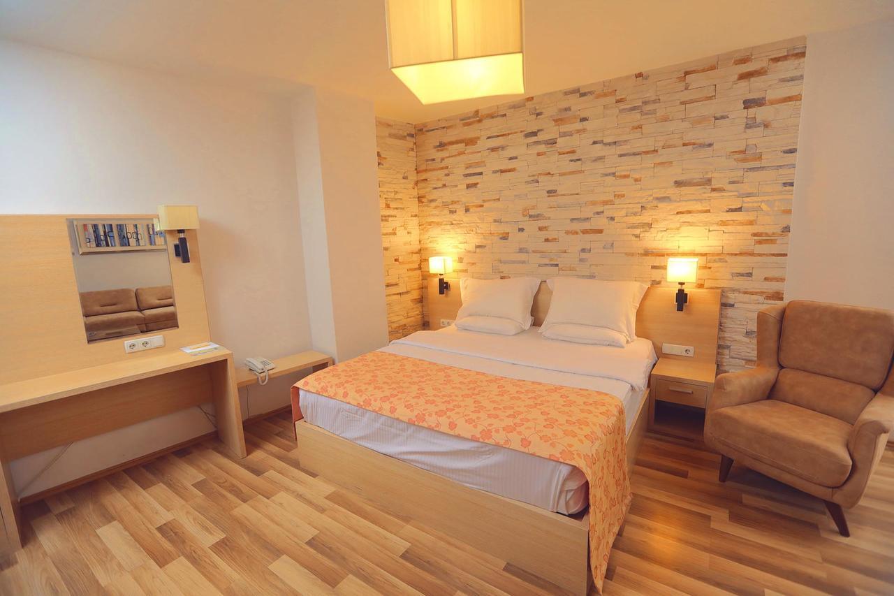 Hotel Pinocchio Приштина Екстер'єр фото