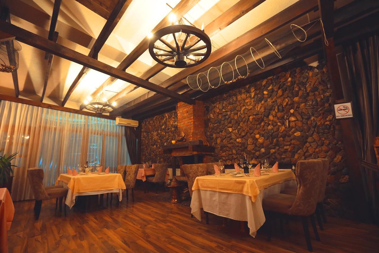 Hotel Pinocchio Приштина Екстер'єр фото